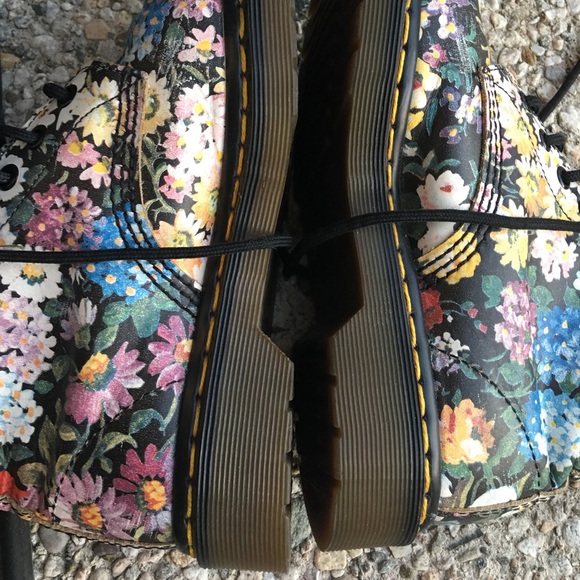 Dr. Martens-SOLD - Picture 4 of 8